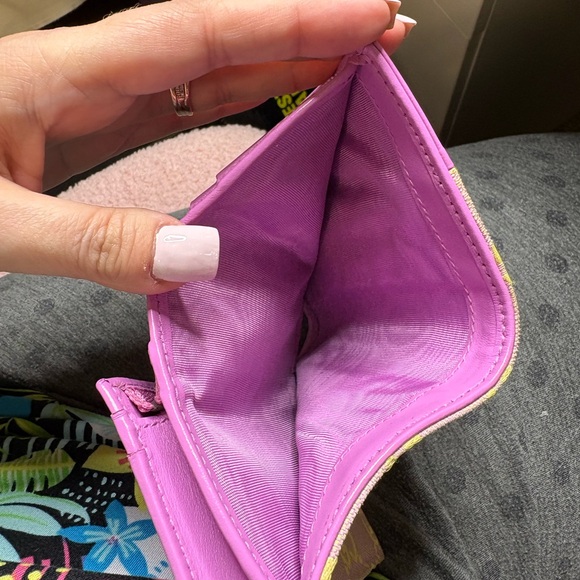 💜GUCCI💜 RARE Moire Calfskin Monogram Bi-Fold Card Case Lilac Yellow - Picture 8 of 10